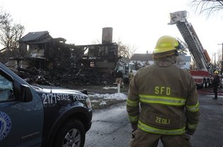 Sospechosa cadena de incendios en Massachusetts deja dos muertos