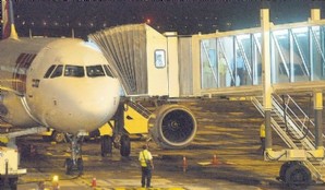 Uruguay: la tormenta no impidió que un avión de TAM dejara a sus pasajeros en el nuevo aeropuerto de Carrasco