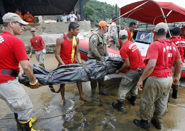 Desastre por las lluvias en Brasil: los muertos suman 64 y buscan más víctimas