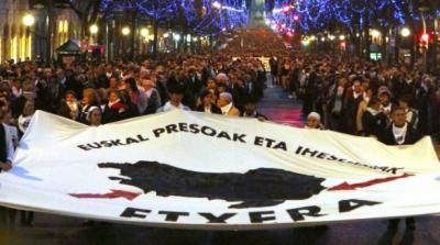 Miles de participantes en la marcha por los presos de ETA