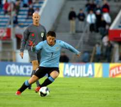 Dos futbolistas uruguayos a las trompadas en bochornoso final de un partido en Portugal
