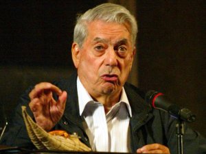 Vargas Llosa quiere al millonario Piñera en Chile porque "es generoso y no quiere usar el gobierno para su poder, eso es lo que necesita América Latina"