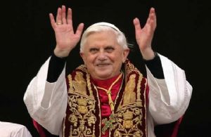 El Papa Benedicto XVI come de su propio huerto biológico