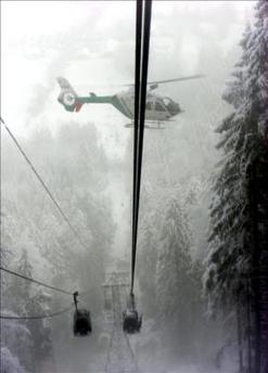Rescate en las alturas de 60 esquiadores atrapados en un teleférico en Alemania