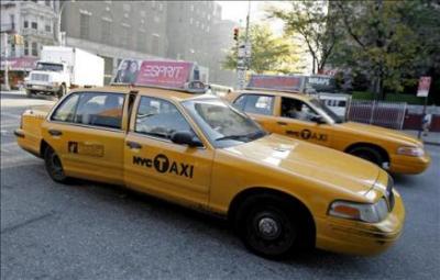 Un taxista neoyorquino devuelve una cartera con 21.000 dólares olvidada en su auto