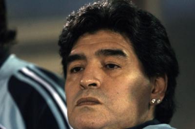 El fisco italiano vende por 25.000 euros el pendiente que le decomisó a Maradona