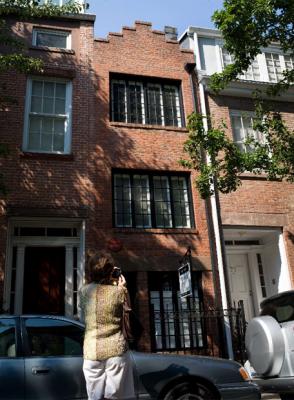 Se vendió la casa más estrecha de Nueva York en más de 2 millones de dólares