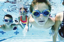 ¿Tiene hijos entre 7 y 14 años?..que vayan a aprender a nadar gratis a las playas de Montevideo supervisados por profesores