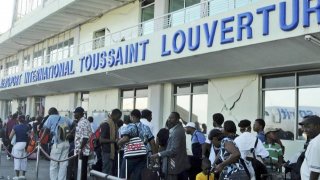 Tropas de EEUU echan a periodistas del aeropuerto de Puerto Príncipe