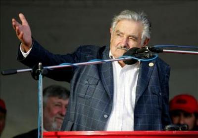 Mujica les dijo a sus futuros ministros que se acostumbren a andar en autos baratos