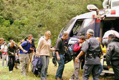 Más de mil turistas han sido ya evacuados en helicóptero desde Machu Picchu
