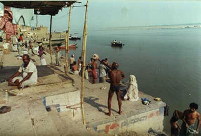 India: 12 ahogados y 20 desaparecidos al hundirse barco