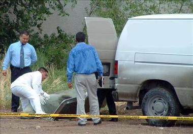Encuentran siete cadáveres junto a narcomensajes en México