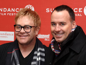 Elton John produce polémica obra de teatro sobre pareja homosexual