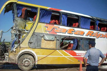 Argentina: 4 muertos y 19 heridos al chocar ómnibus y camión en Santa Fe