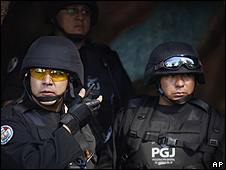 Los policías de México huyen por miedo a los narcotraficantes