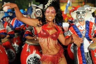 El Candombe se apoderó del carnaval uruguayo