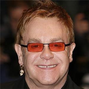 Intelectuales británicos piden a Elton John que no cante en Israel