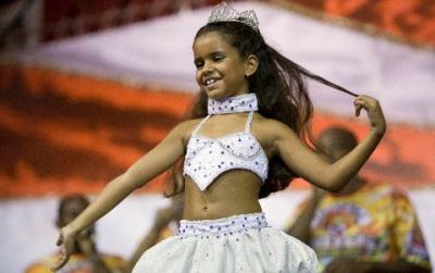 La niña "sexy" podrá desfilar en Río por orden de una jueza