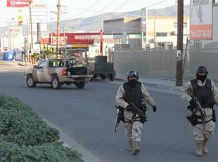 Artificieros mexicanos salvan a un hombre atado y con una granada pegada al cuello
