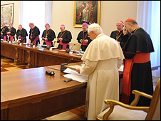 Pedofilia en Irlanda: el papa, indignado, recibe a los obispos irlandeses