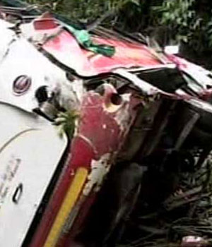 Seis muertos tras choque y explosión de dos autos en carretera de Colombia