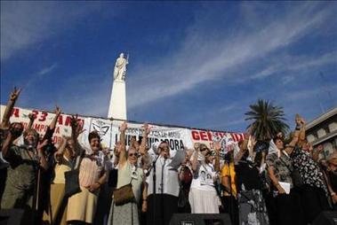 Las Madres de Plaza de Mayo piden que se retire el Nobel de la Paz a Barack Obama