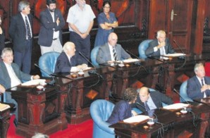 Triste rebelión de los legisladores de izquierda en Uruguay: no quieren firmar pagarés y ruegan para que les quiten menos dineros de sus sueldos