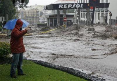Isla portuguesa de Madeira arrasada por temporal: 25 muertos, 2 desaparecidos y 63 heridos