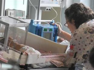 Una madre boliviana abandona en el hospital a sus trillizas prematuras