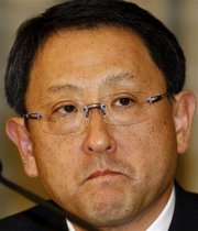 Legisladores de EEUU reprenden al presidente de Toyota que pide disculpas hasta el cansancio