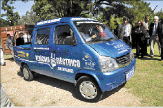 Mujica irá en auto eléctrico y recibirá la banda presidencial en inédito acto público