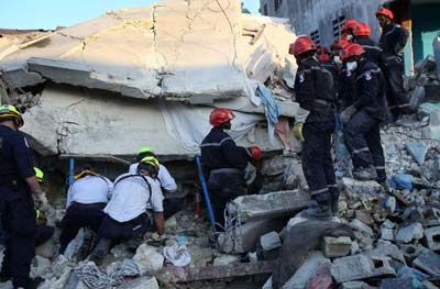 100 personas atrapadas con vida bajo los escombros de un edificio en Chile