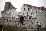 Chile: Padre e hija sobreviven tras caer 13 pisos en sismo