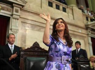 La presidenta argentina deroga decreto que creó fondo para pagar deudas