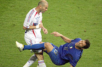 Zidane dijo que prefiere "morir" antes que pedirle perdón a Materazzi