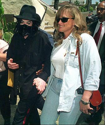 Ex esposa de Michael Jackson gana juicio por difamación