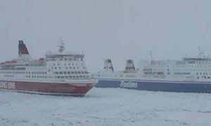 50 barcos atrapados en el hielo del Báltico