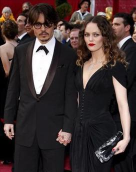 Celos terminales: La novia de Johnny Depp le "ordena" que deje la cinta que rueda con Angelina Jolie
