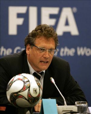 FIFA veta uso de tecnología en el fútbol
