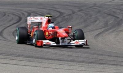 El alemán Vettel firma la primera 'pole' del año ante los Ferrari de Massa y Alonso
