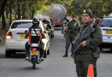 Desactivan un carro bomba en el centro de la ciudad colombiana de Cali