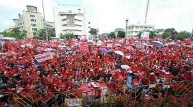 Una marea de 'camisas rojas' quiere hacer caer al Gobierno de Tailandia