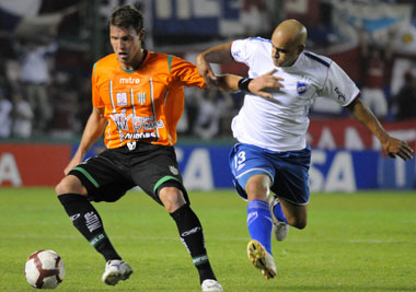 Nacional dio el batacazo, derrotó a Banfield en Buenos Aires y quedó líder de su grupo en la Libertadores