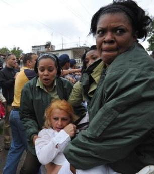 Conducen por la fuerza a las 'Damas de Blanco' a casa de su líder en Cuba