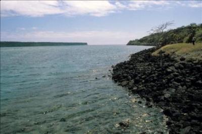 Rescatan a 16 turistas canadienses y 8 tripulantes de un yate que encalló en Galápagos