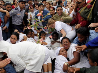 Cuba: Damas de Blanco marchan entre abucheos por 7 años "Primavera Negra"