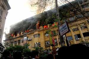 24 muertos en incendio de emblemático edificio de Calcuta