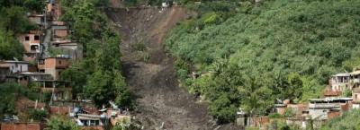 Dios abandonó a Brasil: ya suman 200 las personas sepultadas por alud