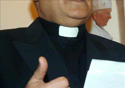 Ex sacerdote fugitivo acusado de violación en Bolivia vive en Uruguay